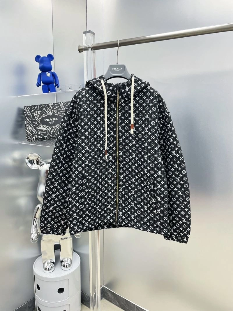 Functional Louis Vuitton Outwear 137551