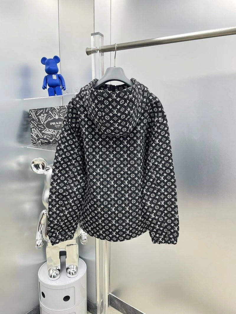 Functional Louis Vuitton Outwear 137551