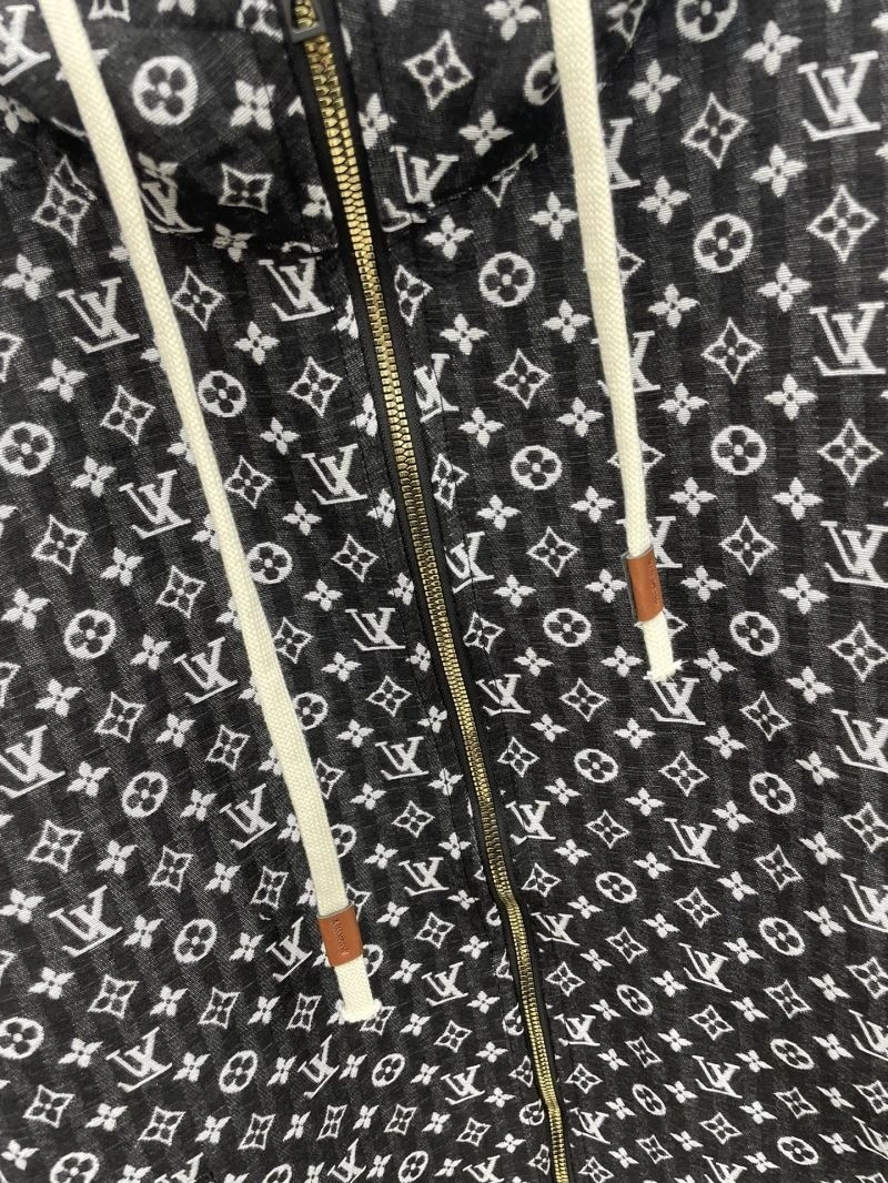 Functional Louis Vuitton Outwear 137551