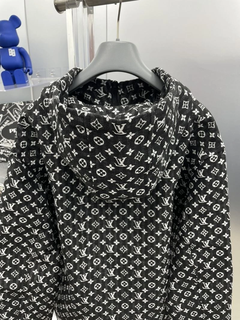 Functional Louis Vuitton Outwear 137551
