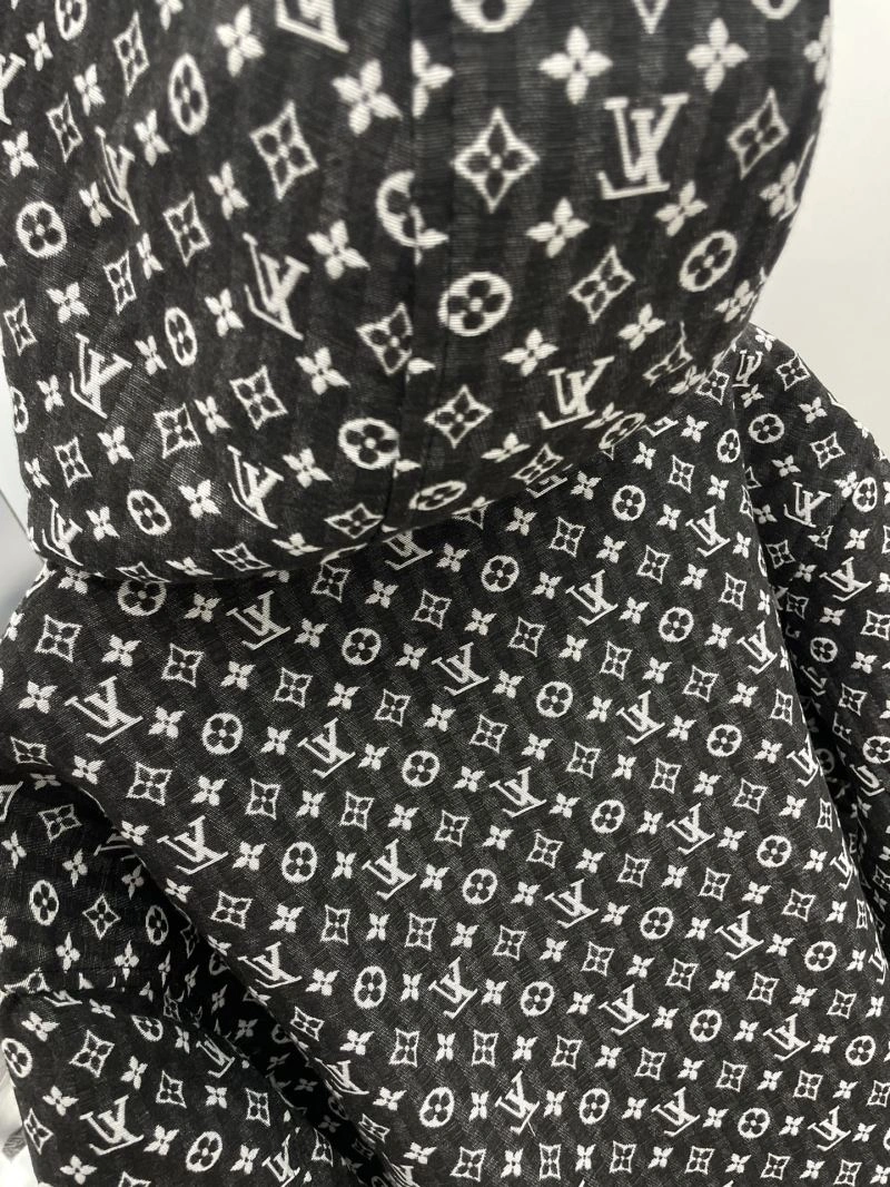 Functional Louis Vuitton Outwear 137551