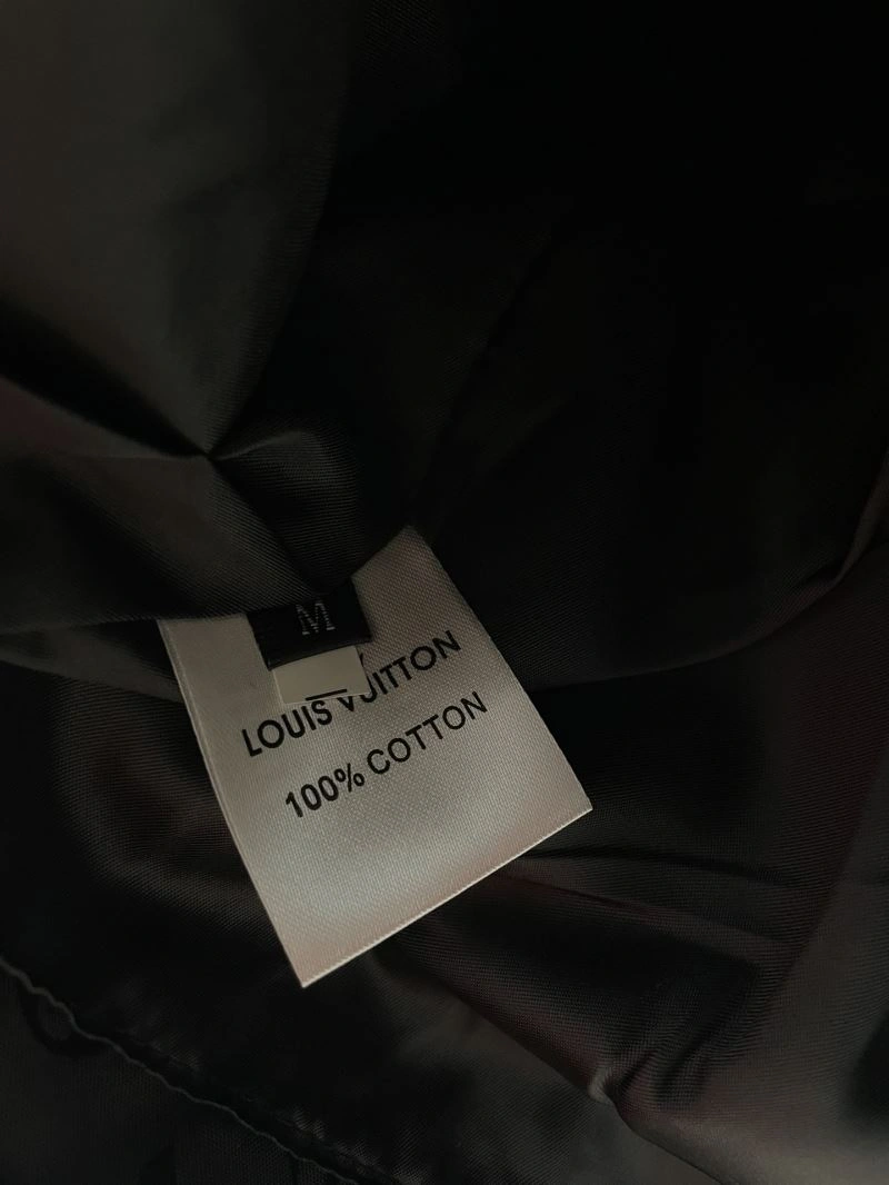 MultiPurpose Louis Vuitton Outwear 137539