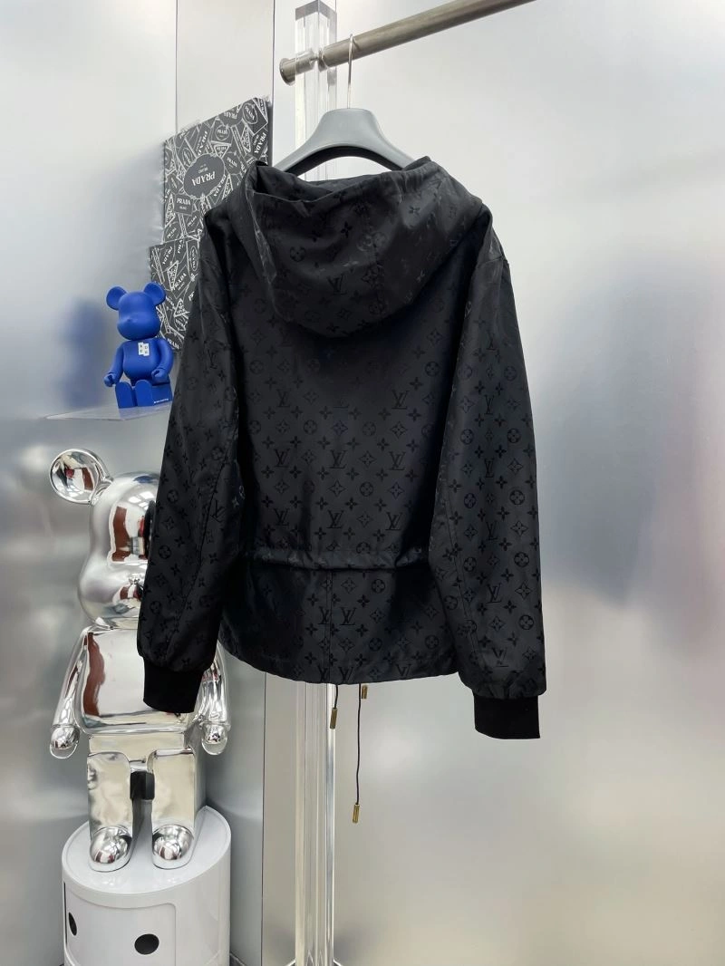 MultiPurpose Louis Vuitton Outwear 137539