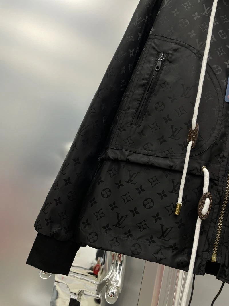 MultiPurpose Louis Vuitton Outwear 137539