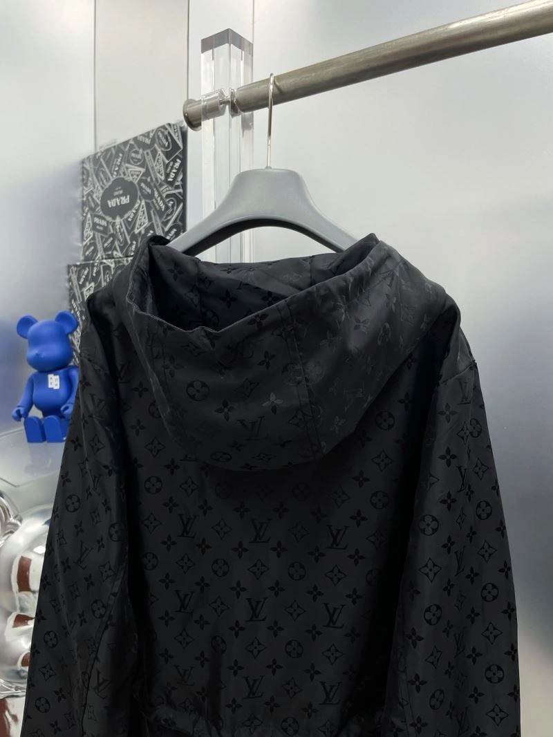 MultiPurpose Louis Vuitton Outwear 137539