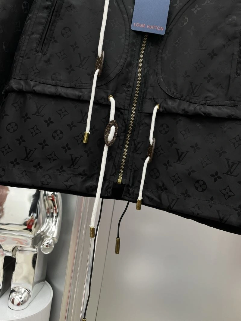 MultiPurpose Louis Vuitton Outwear 137539