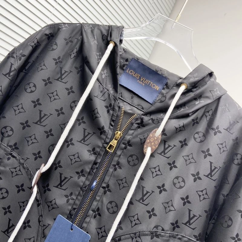 Classic Louis Vuitton Outwear 137543