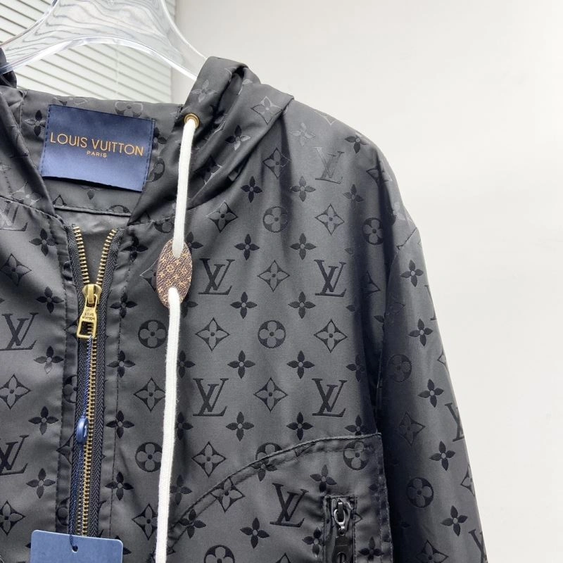 Classic Louis Vuitton Outwear 137543