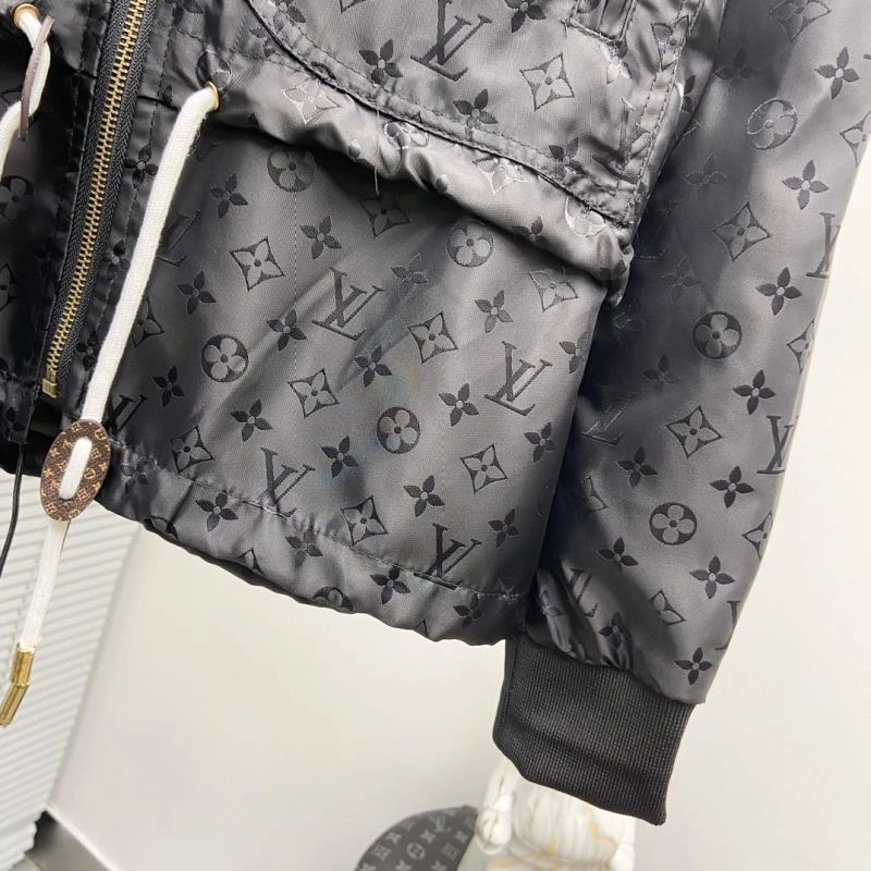 Classic Louis Vuitton Outwear 137543