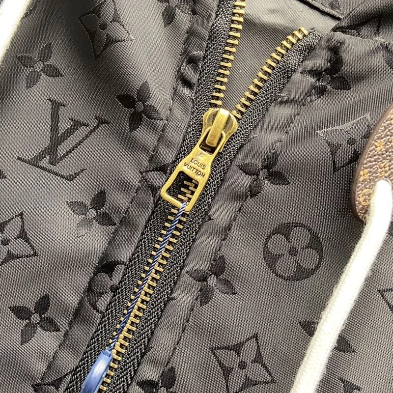 Classic Louis Vuitton Outwear 137543