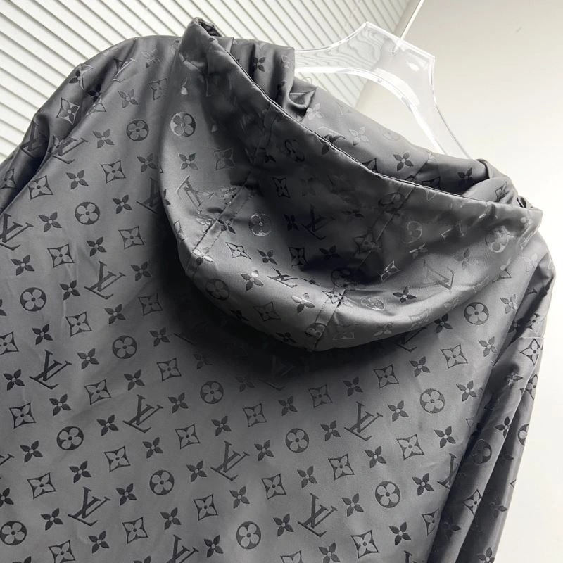 Classic Louis Vuitton Outwear 137543