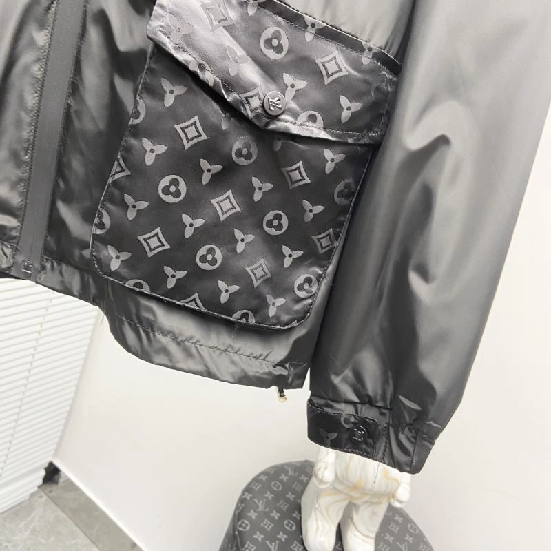 Practical Louis Vuitton Outwear 137552