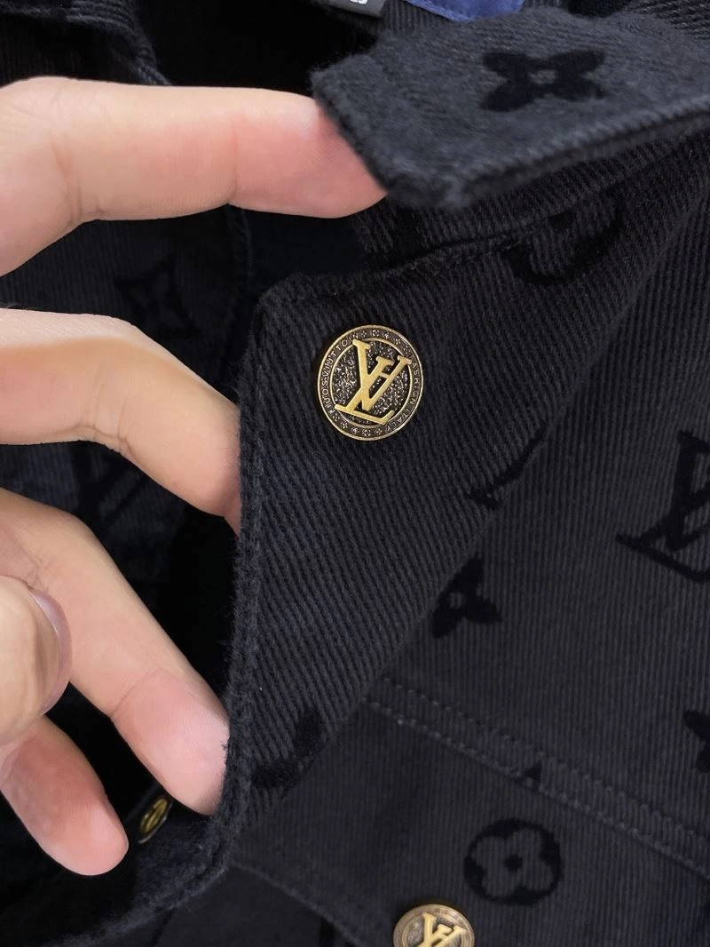 Bright Louis Vuitton Outwear 137546