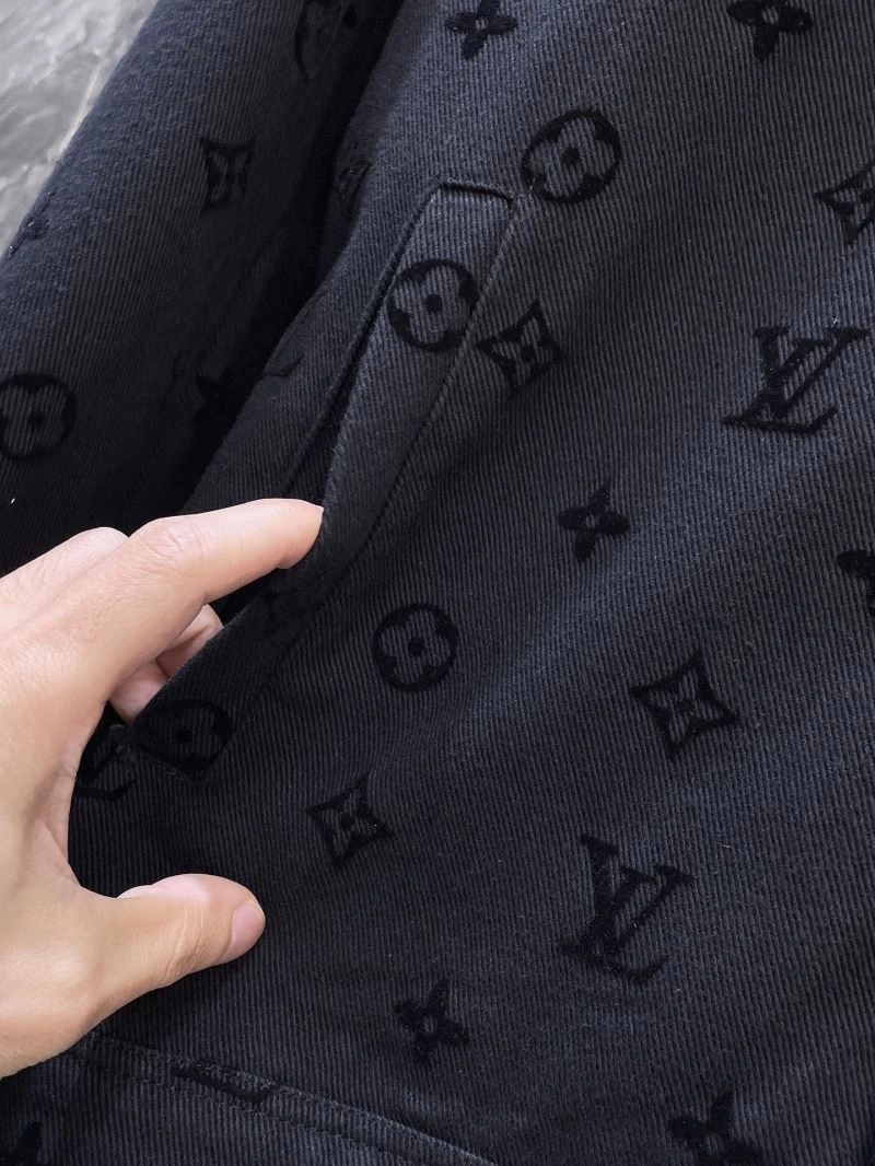 Bright Louis Vuitton Outwear 137546
