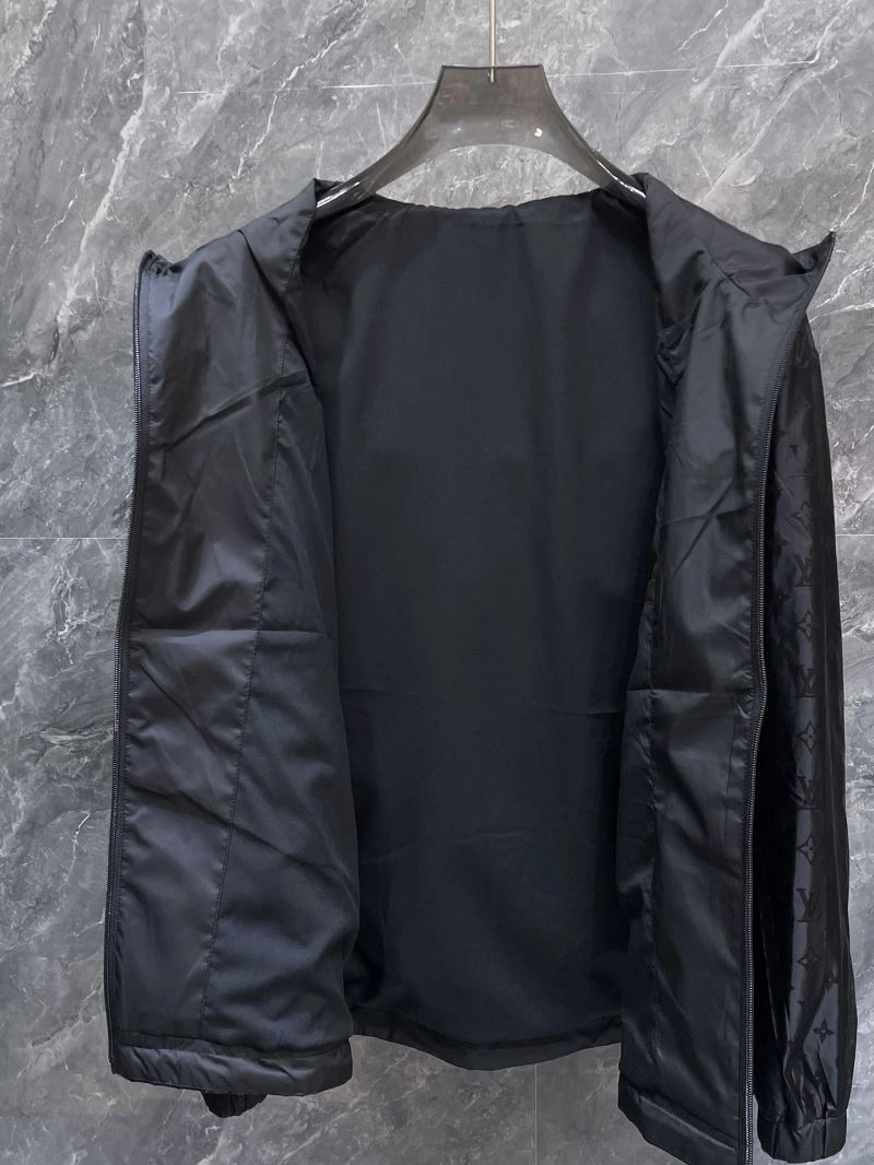 Refined Louis Vuitton Outwear 137602