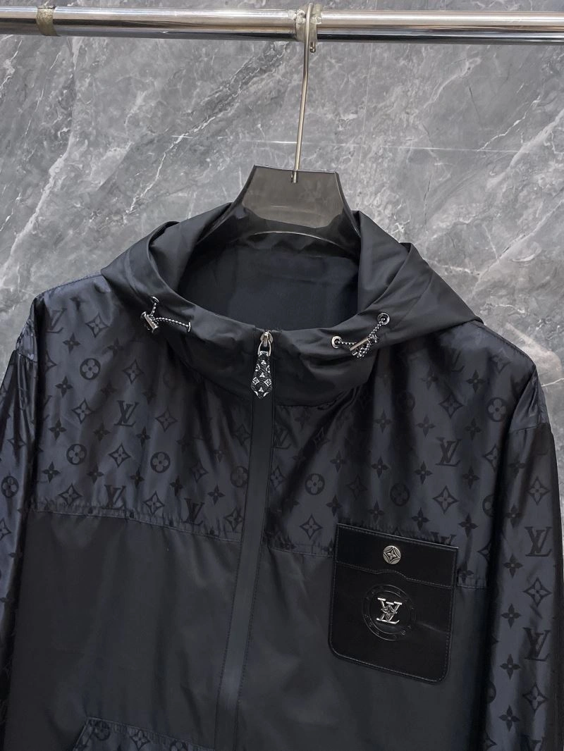 Refined Louis Vuitton Outwear 137602