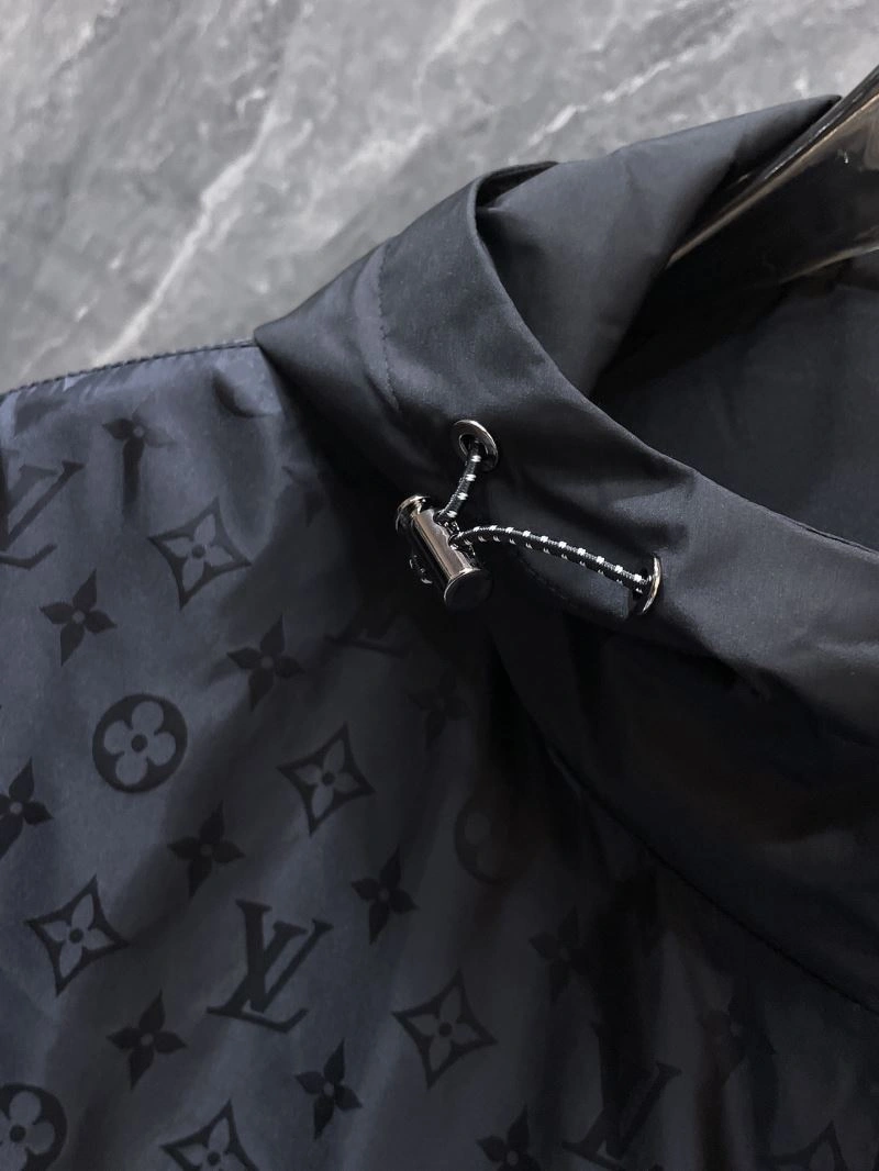 Refined Louis Vuitton Outwear 137602