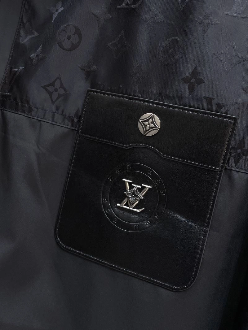 Refined Louis Vuitton Outwear 137602