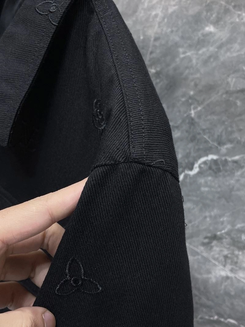 Unisex Louis Vuitton Outwear 137603