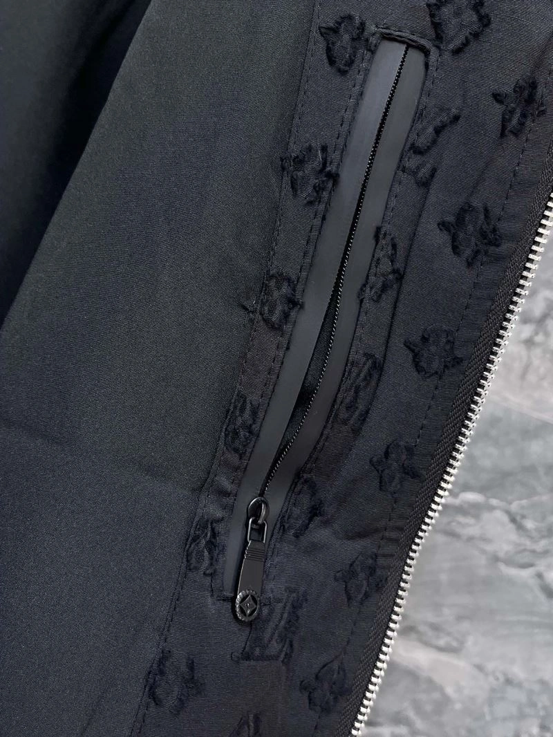Louis Vuitton Outwear OnTrend 137521
