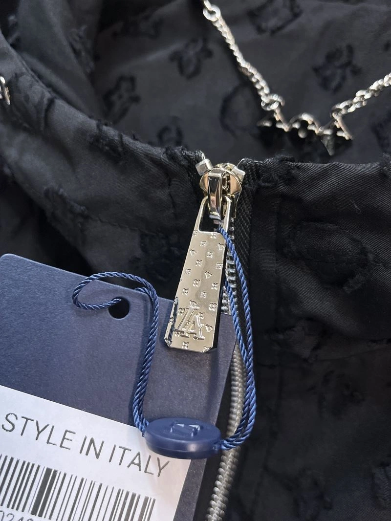 Louis Vuitton Outwear OnTrend 137521