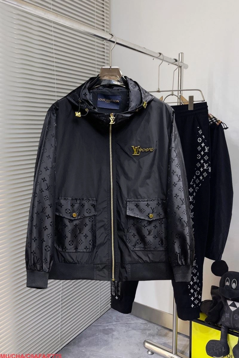 WellDesigned Louis Vuitton Outwear 136891