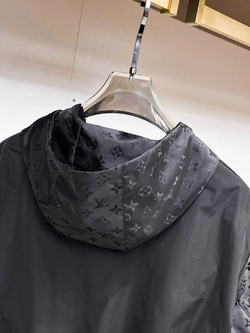 WellDesigned Louis Vuitton Outwear 136891