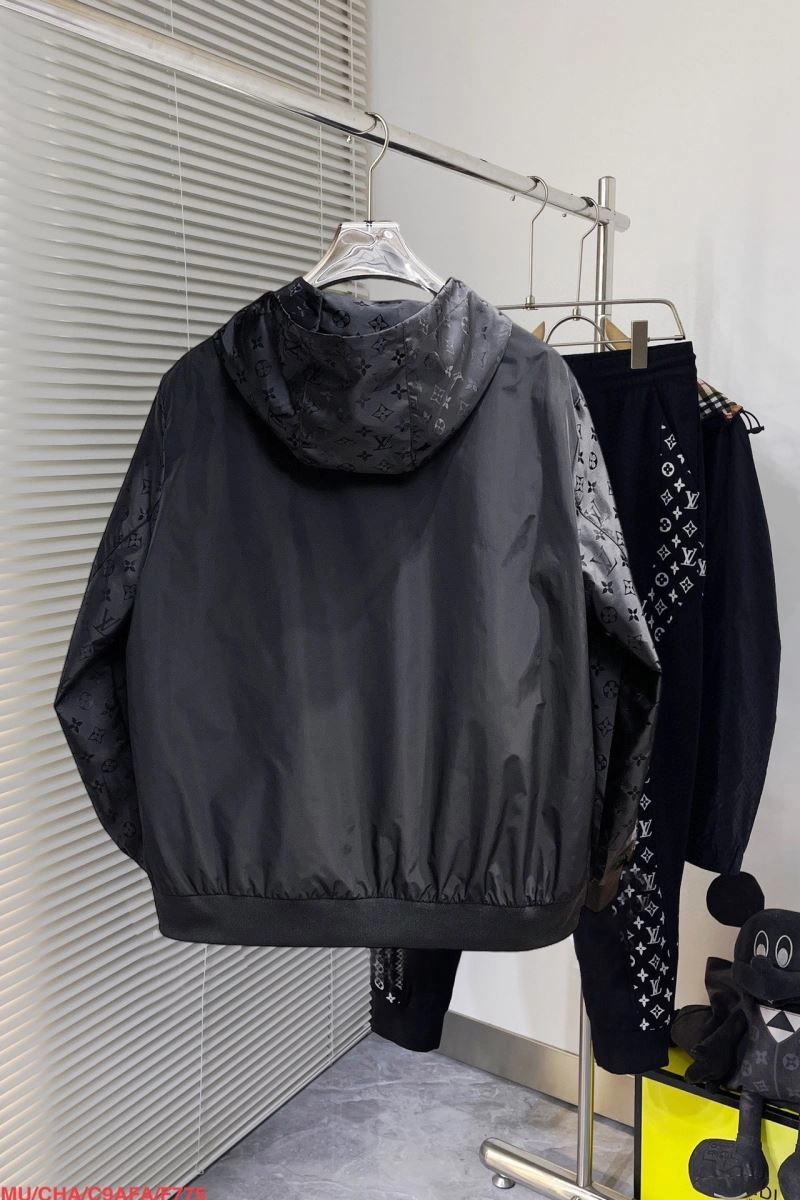 WellDesigned Louis Vuitton Outwear 136891