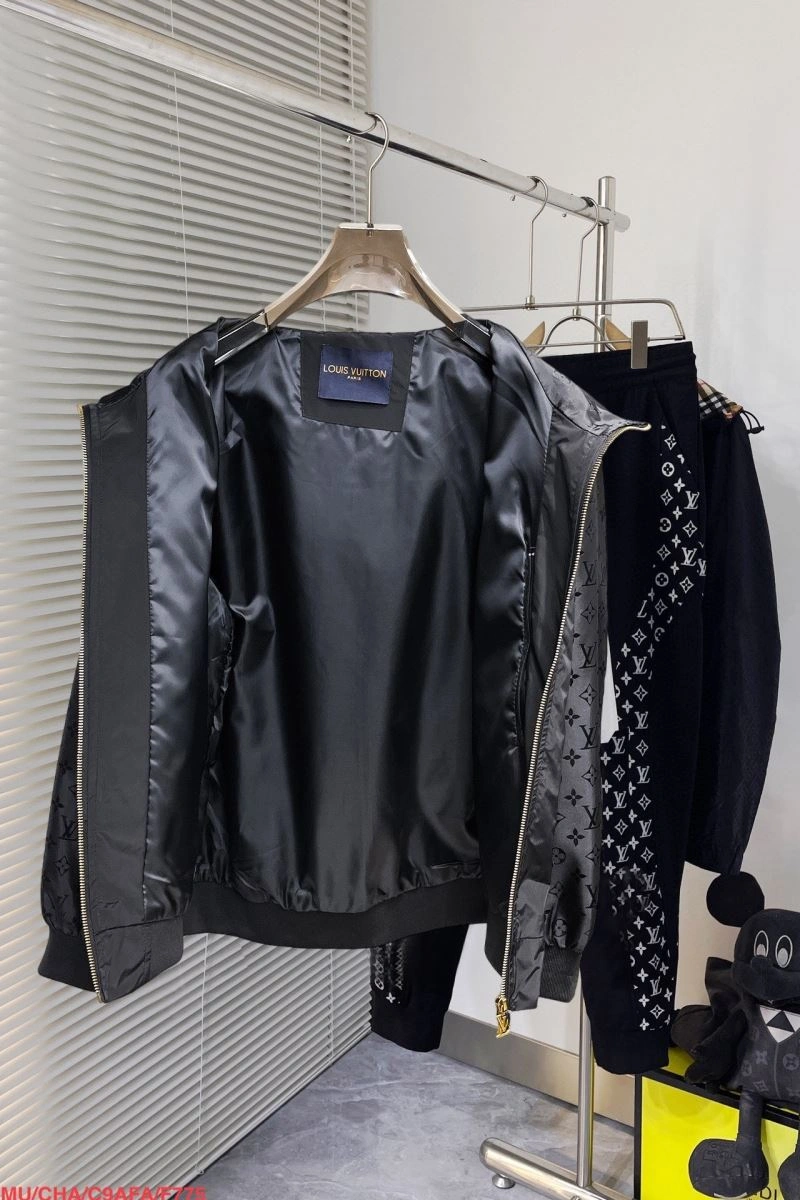 WellDesigned Louis Vuitton Outwear 136891