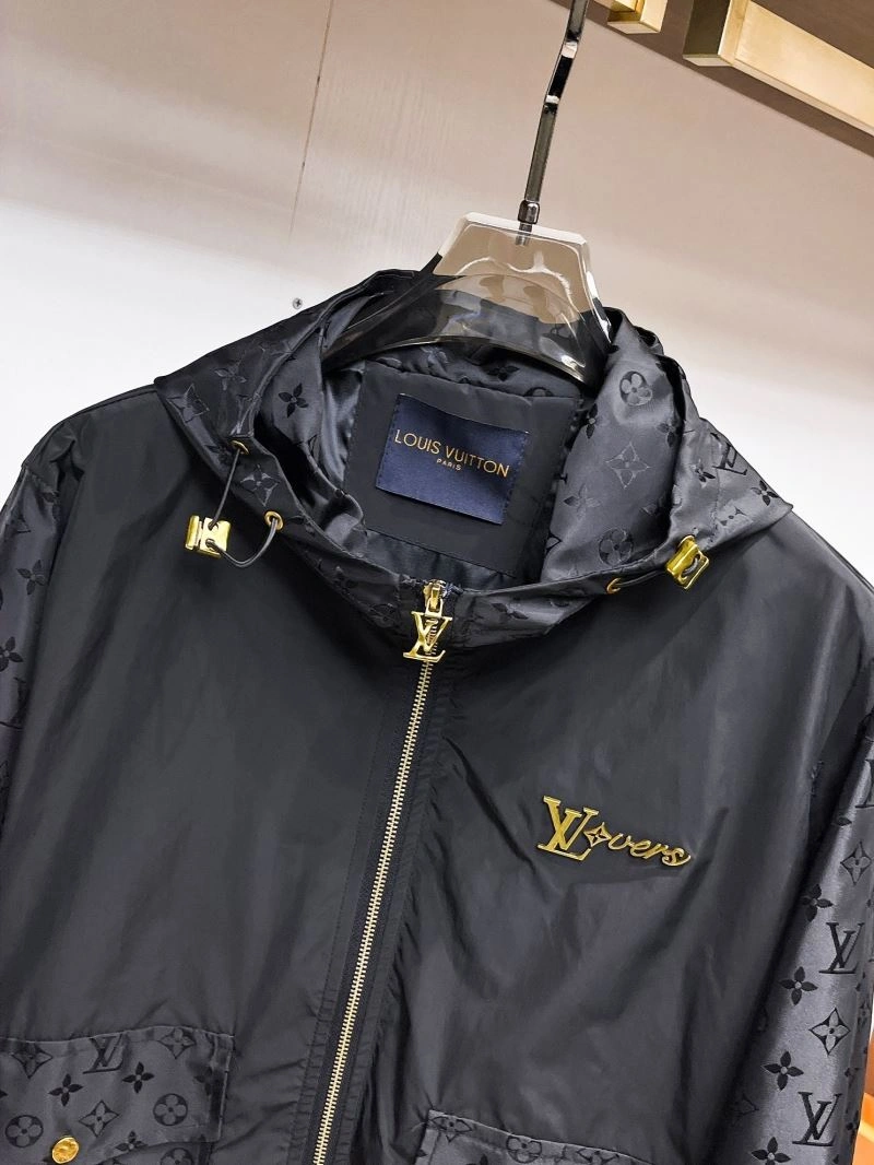 WellDesigned Louis Vuitton Outwear 136891