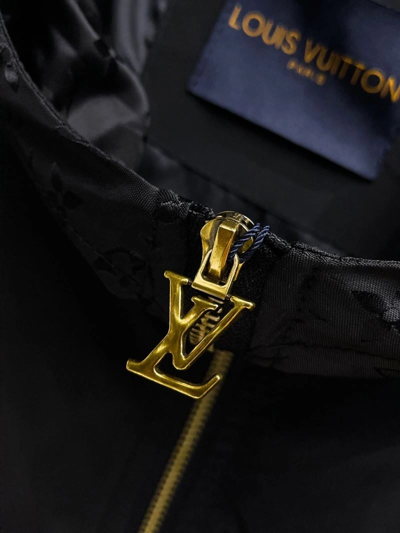 WellDesigned Louis Vuitton Outwear 136891