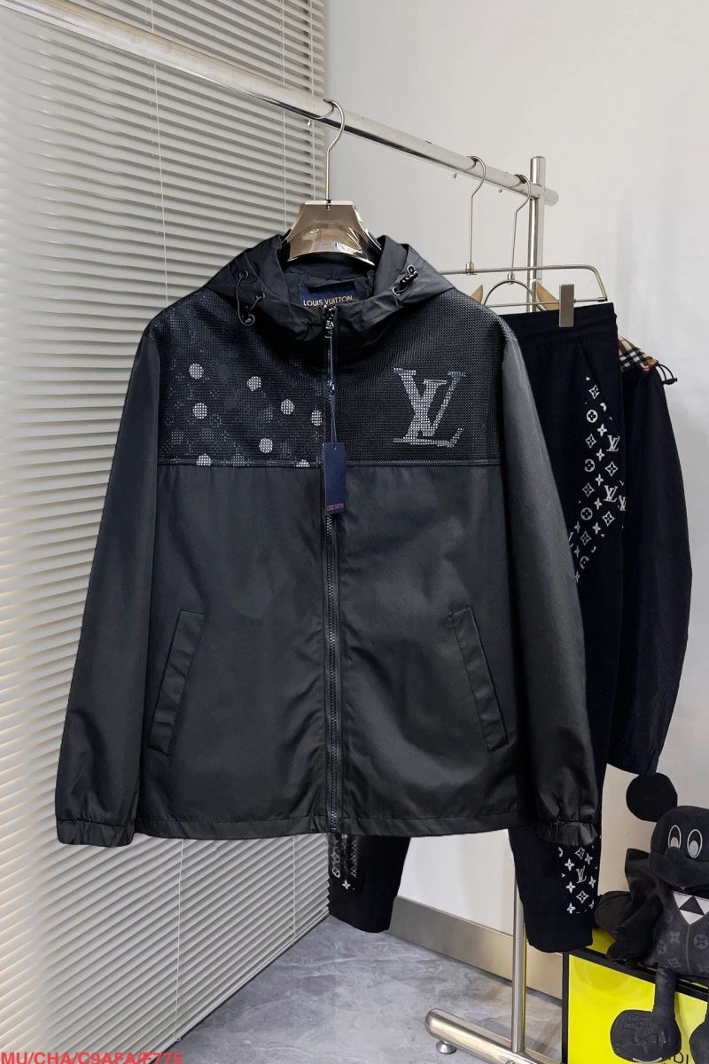 EyeCatching Louis Vuitton Outwear 136887