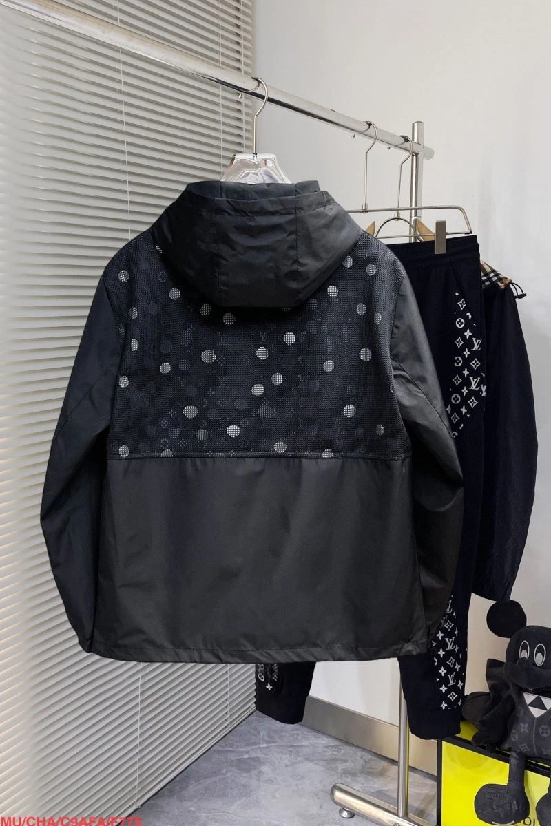 EyeCatching Louis Vuitton Outwear 136887