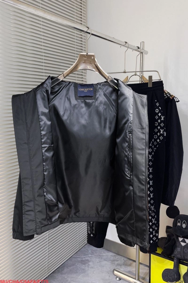 EyeCatching Louis Vuitton Outwear 136887