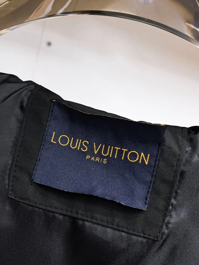 EyeCatching Louis Vuitton Outwear 136887