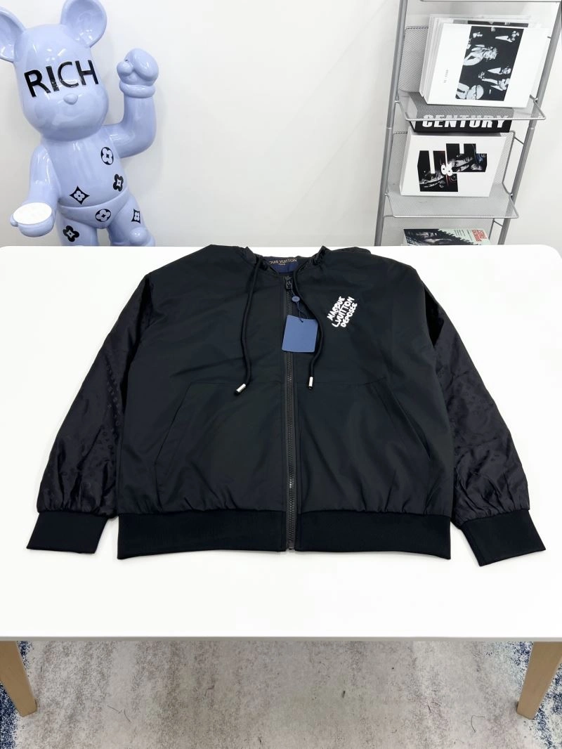 OdorResistant Louis Vuitton Outwear 136878