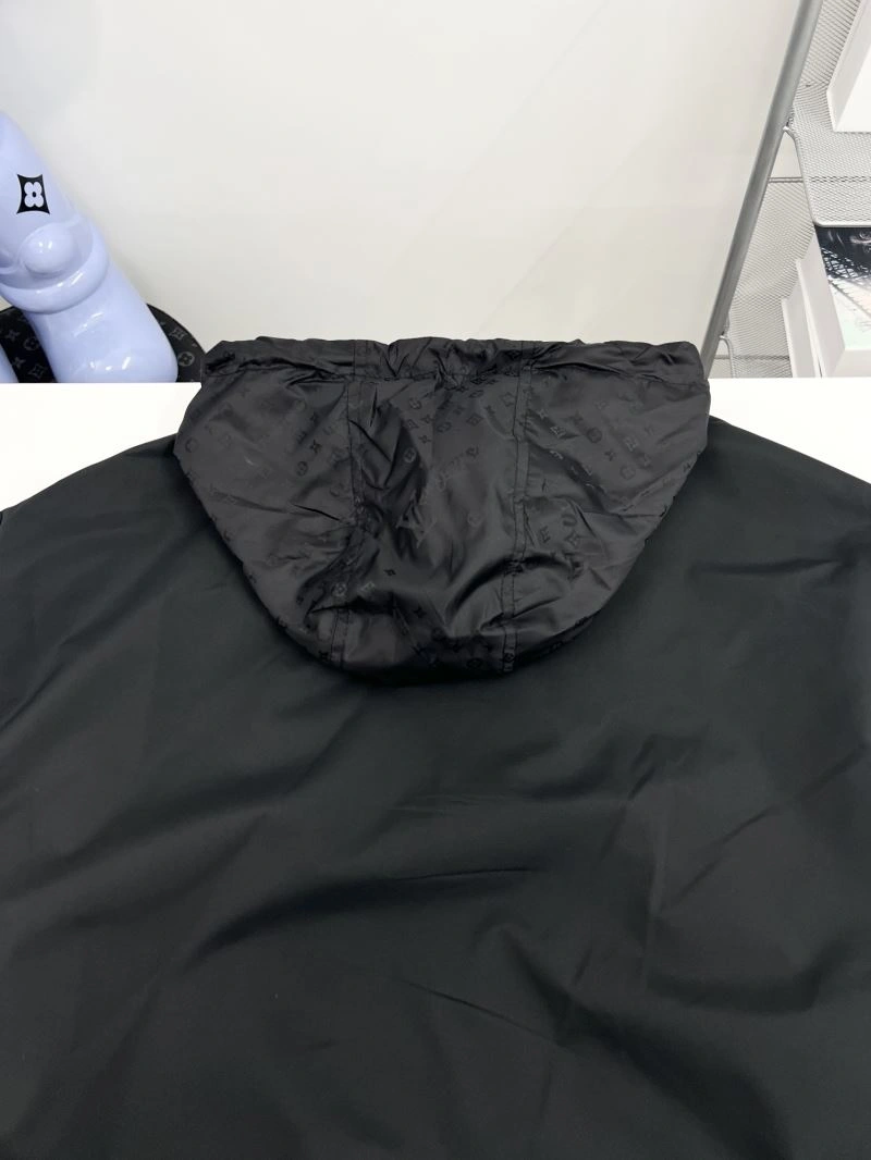 OdorResistant Louis Vuitton Outwear 136878