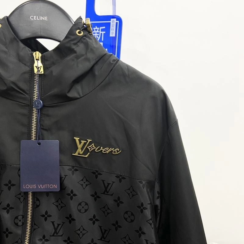 Resilient Louis Vuitton Outwear 136866