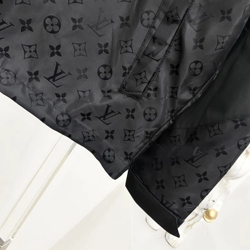 Resilient Louis Vuitton Outwear 136866