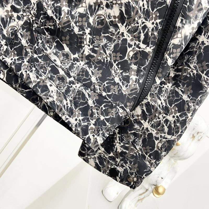 Premium Louis Vuitton Outwear 136872