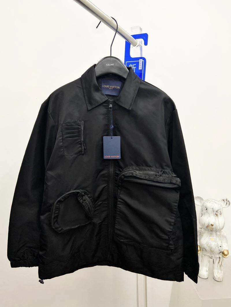 Louis Vuitton Outwear Resilient 136877