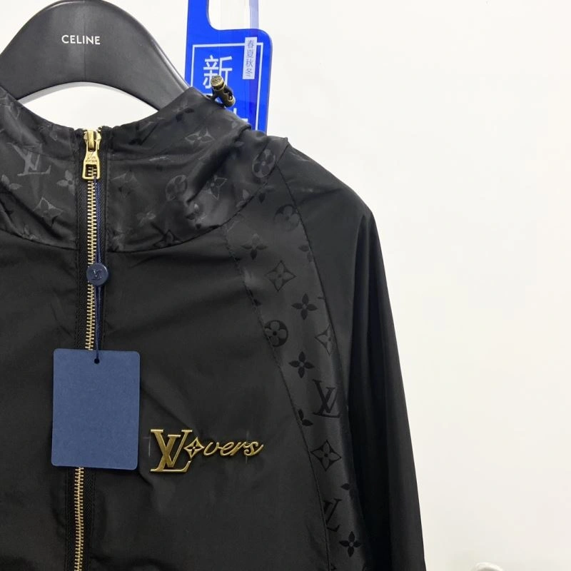Durable Louis Vuitton Outwear 136881