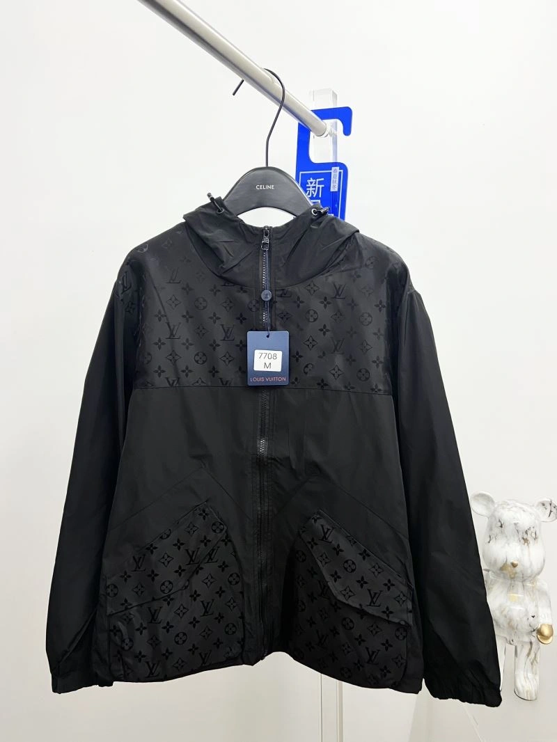 SmoothTexture Louis Vuitton Outwear 136862