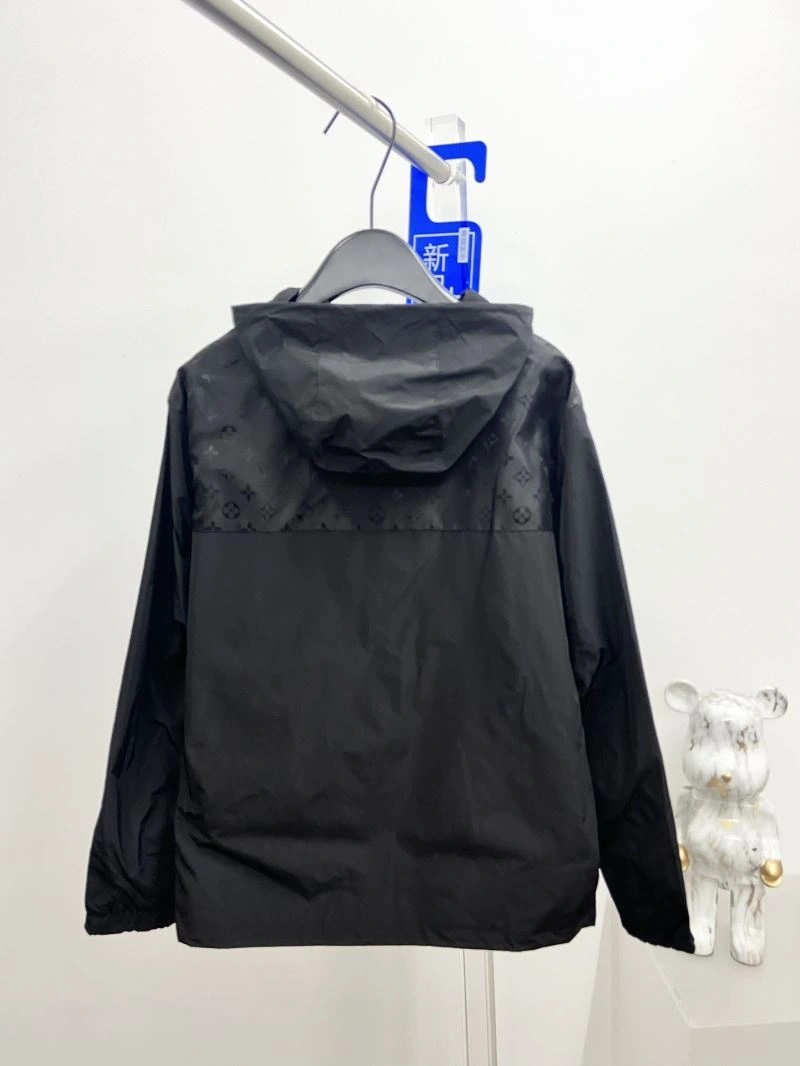 SmoothTexture Louis Vuitton Outwear 136862