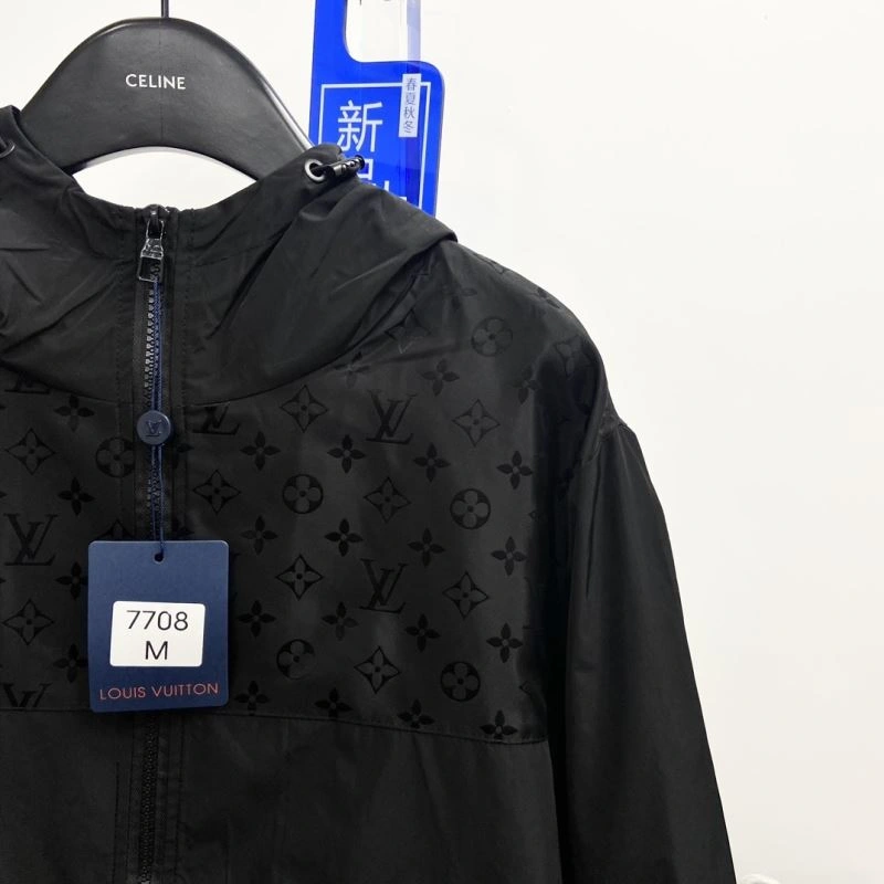 SmoothTexture Louis Vuitton Outwear 136862