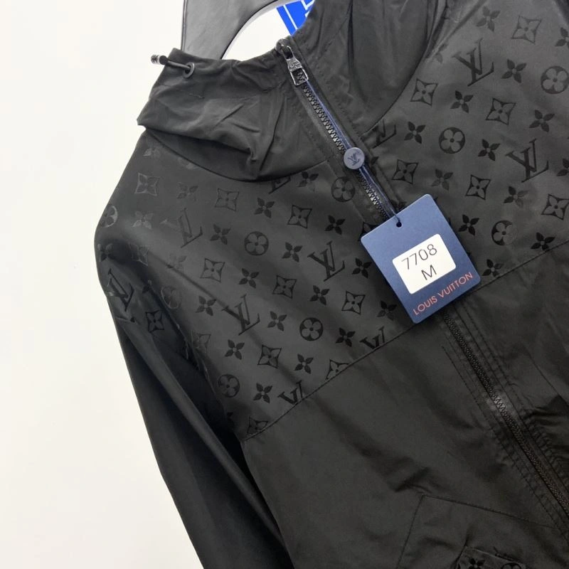 SmoothTexture Louis Vuitton Outwear 136862