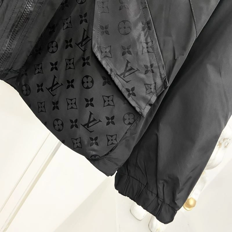 SmoothTexture Louis Vuitton Outwear 136862