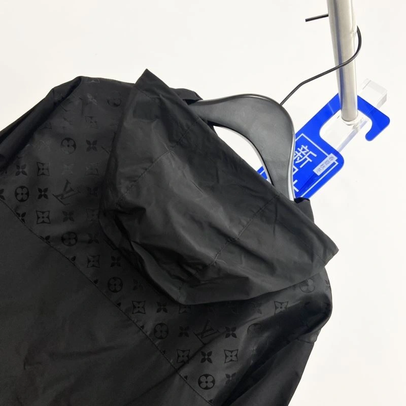 SmoothTexture Louis Vuitton Outwear 136862