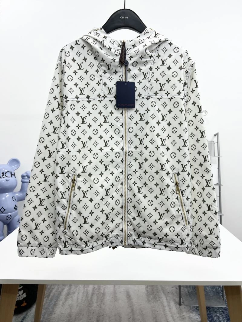 Modern Louis Vuitton Outwear 136885