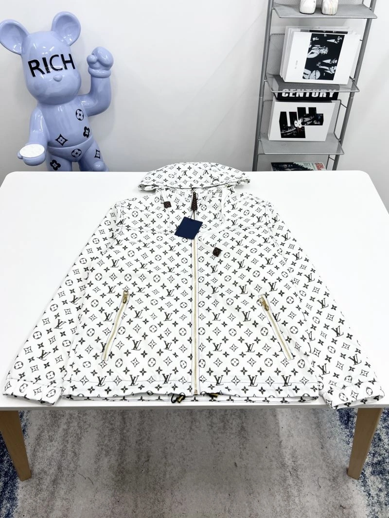 Modern Louis Vuitton Outwear 136885